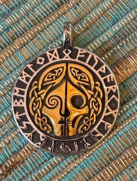 Hela Pendant & Necklace Set