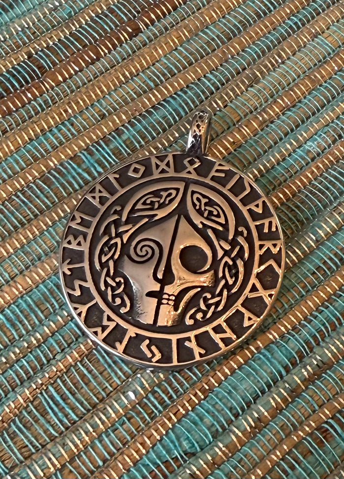 Hela Pendant & Necklace Set