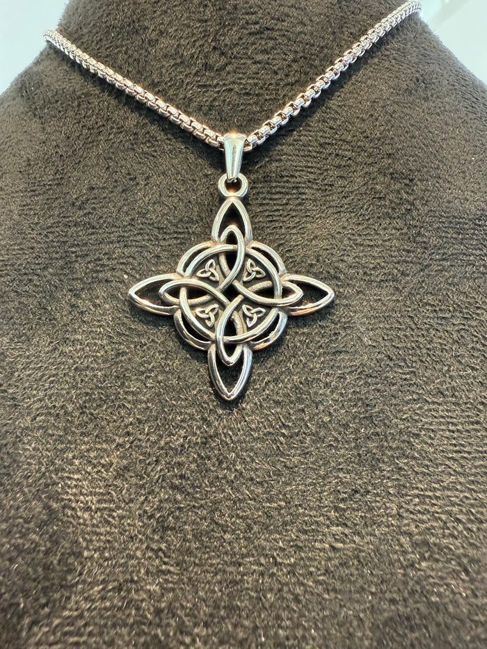 Witches Knot Amulet & Necklace Set
