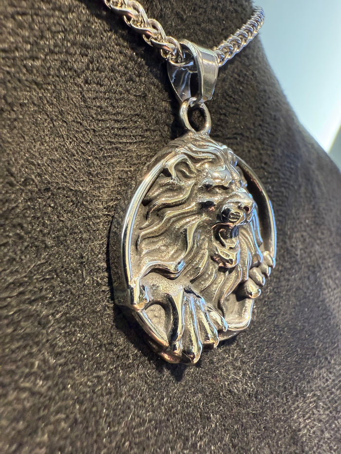 Fierce Lion Pendant & Necklace Set