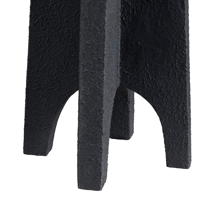 Alterna table lamp in black, close-up detail of textured base