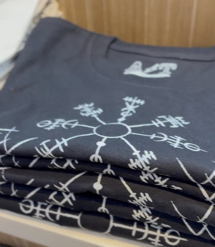 Black Vegvisir Pre-Shrunk Short Sleeve T-Shirt