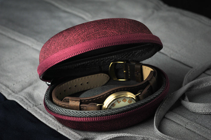 vario travel watch case red