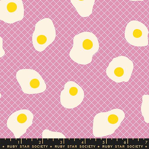 F2603 - Egg and Friends Kiss
