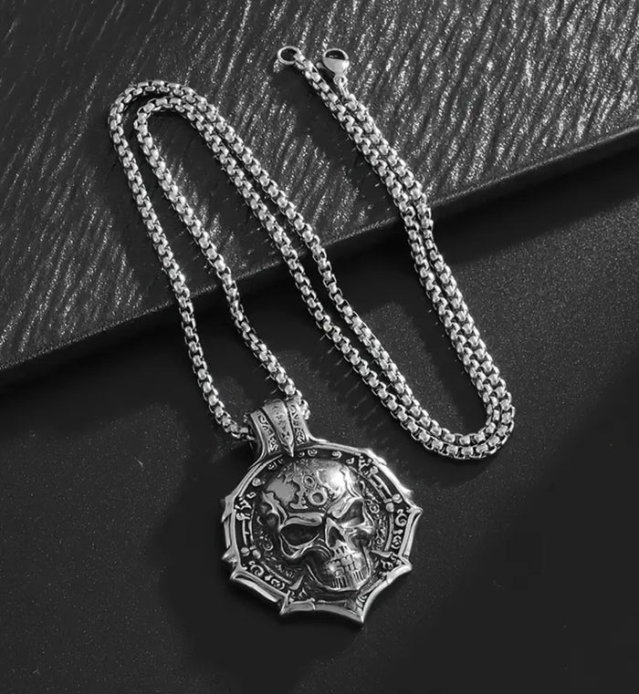 Hell Skull Amulet & Necklace Set