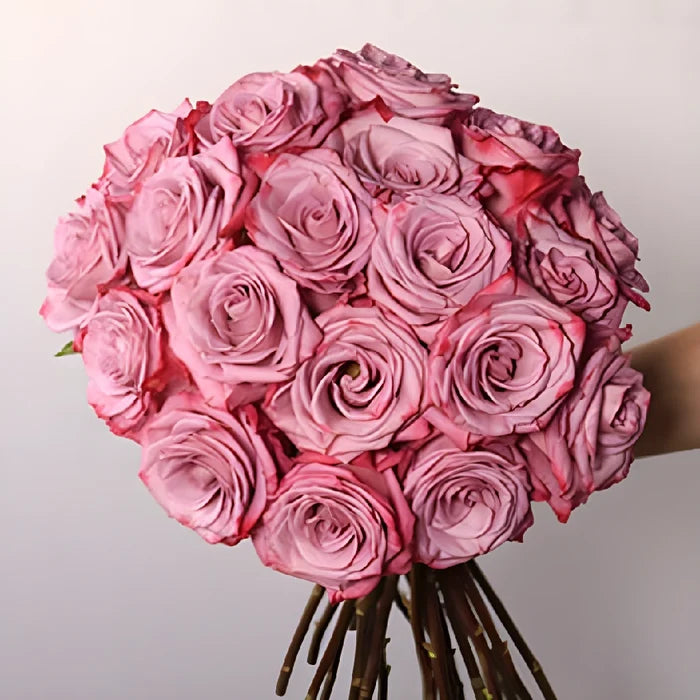 Moody-blues-fresh-rose-arrangements Hand - Image