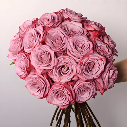 Moody-blues-fresh-rose-arrangements Hand - Image