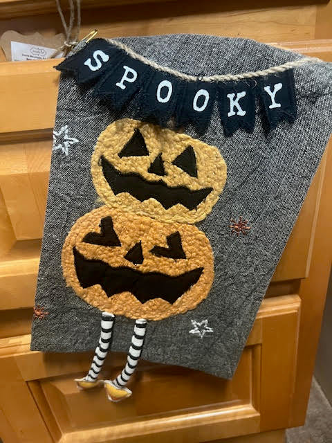 Spooky Pumpkin Dangle Leg Towel