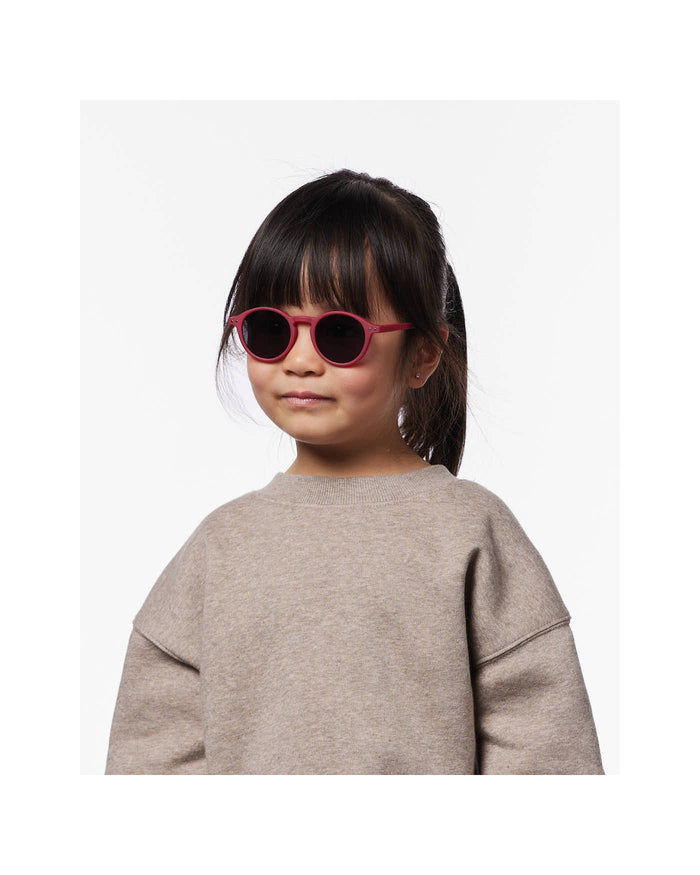 Izipizi - Sunglasses - 100% UV Protection - 3-5 Years - Cranberry - Lifestyle Cut 1