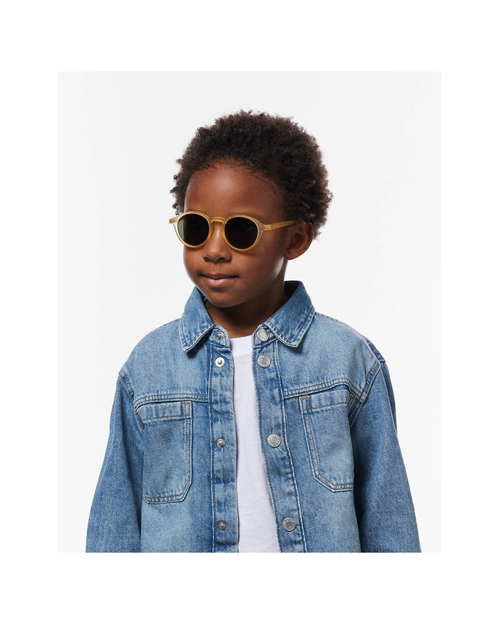 Izipizi - Sunglasses - 100% UV Protection - 3-5 Years - Yellow Honey - Lifestyle Cut 2