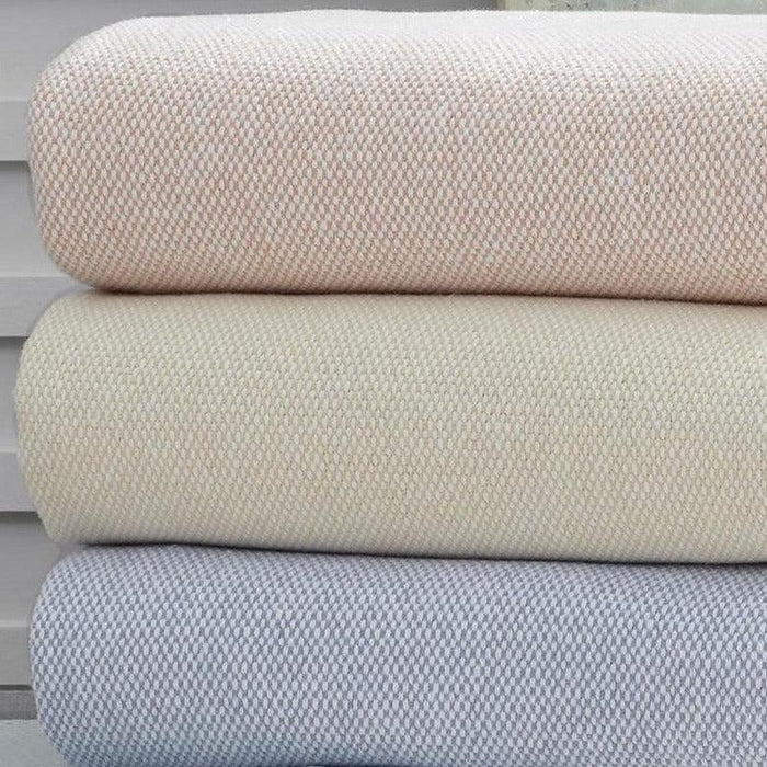 Terzo Throw - Elegant Linen