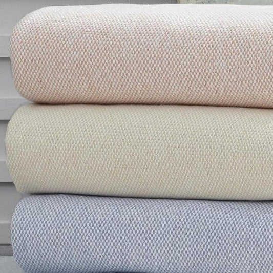 Terzo Throw - Elegant Linen