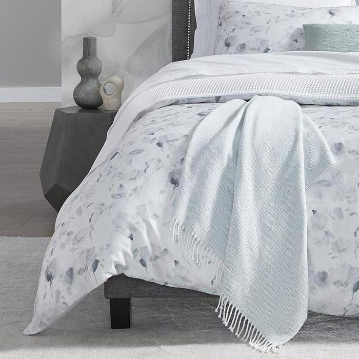 Terzo Throw - Elegant Linen